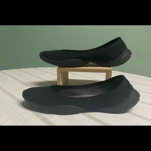 LISSOM Flyte Black with Black Soles Slip-On Comfort Ballet Flats for Women 8